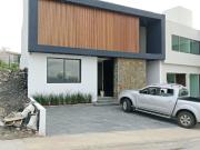 CASA NUEVA EN VENTA LOMALTA CON 2515 M DE CONSTRUCCIÓN