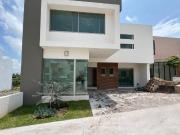 CASA NUEVA EN VENTA LOMALTA, TRES MARÍAS A 10 minutos de...