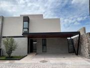 Casa en venta para inversionistas, Lomas del Campanario...