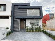 CASA NUEVA EN VENTA RIO ALTOZANO, EXCELENTE VISTA...