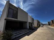 Casa Nueva frente a Parque Valle Imperial Coto Maple