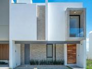 Casa Nueva frente a parque, Valle Imperial, Coto Maple 1