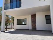 Casa nueva frente área verde El Mayorazgo