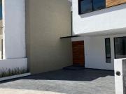 Casa NUEVA grande en venta en Fracc. LOMALTA Tres...