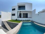 CASA NUEVA, INDEPENDIENTE, CON HERMOSA VISTA AL LAGO