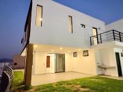 CASA NUEVA JURIQUILLA CON CUARTO DE SERVICIO, JARDIN, EN...