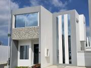 Alquilo casa nueva. Urb La Romana. Via circunvalacion