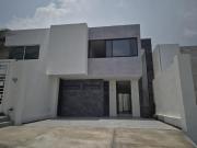 Casa NUEVA preciosa en Barranca del Refugio