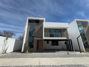 Casa nueva residencial venta opción a 4 o 5 recamaras...