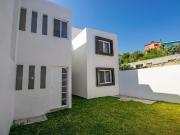 CASA NUEVA TIPO DUPLEX CON AMPLIO JARDIN UBICADO EN...