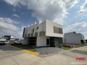 Casa Nueva Venta Precio Preventa en Esquina Coto Frente...