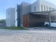 Casa nueva y amueblada en venta en Lago de Juriquilla en...