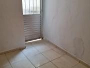 Casa Padrão, com 2 quartos e 1 banheiros para Aluguel,...
