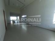 Casa padrão em excelente condomínio na cidade