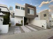 CASA PALOMA EN VENTA EN CUMBRES DEL LAGO JURIQUILLA