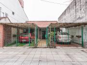 CASA PARA 2 FAMILIAS CON 2 COCHERAS Y JARDIN