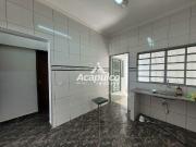 Casa para alugar com 2 quartos e 6 vagas de garagem no...