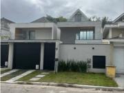 Casa para Aluguel, 350 m² por R$ 18.000