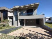 Casa para Aluguel com 3 quartos, 212 m² por R$ 12.000