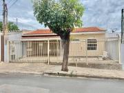 Casa para Aluguel com 3 quartos, 225 m² por R$ 2.400
