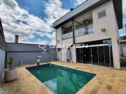 Casa para Aluguel com 3 quartos, 250 m² por R$ 7.500