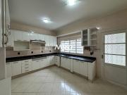 Casa para Aluguel com 3 quartos, 311 m² por R$ 6.000