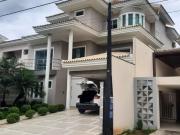 Casa para Aluguel com 3 quartos, 420 m² por R$ 13.000