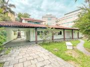 Casa para Aluguel com 4 quartos, 200 m² por R$ 10.000