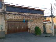 Casa para Aluguel com 4 quartos, 220 m² por R$ 8.000