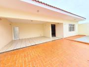 Casa para Aluguel com 4 quartos, 246 m² por R$ 2.500