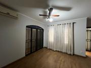 Casa para Aluguel com 4 quartos, 280 m² por R$ 3.900