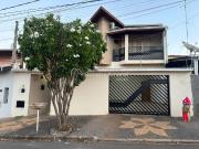 Casa para Aluguel com 4 quartos, 283 m² por R$ 6.000