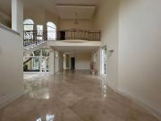 Casa para Aluguel com 4 quartos, 832 m² por R$ 60.000