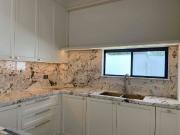 Casa para estrenar con acabados de lujo y amplio jardín...