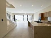 Casa en Venta, 4 Rec?maras, 3 Niveles, Av Huayac?n, Aqua...