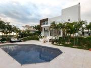 Casa para locação e venda no Condomínio Village Castelo...