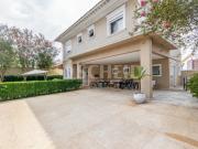 Casa para locação em Jardim Leonor com 4 quartos, sendo...