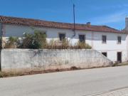 Casa para reabilitação com terreno, garagem e arrumos...