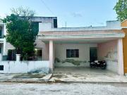 Casa para remodelar, dentro de periférico, en zona de...