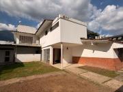 CASA PARA REMODELAR EN CHUAO EN VENTA CASA PARA REMODELAR EN CHUAO EN VENTA