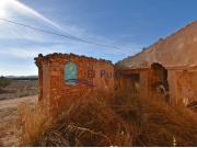 CASA PARA RESTAURAR CON TERRENO DE 6.000 METROS REF 557