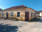 Casa para restauro situado numa zona muito bonita e...