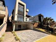 Casa para venda e locação em Alphaville – Condomínio...