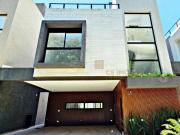 Casa para Venda em Curitiba/PR 3 Dorm. 246 m2 Área Útil