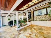 Casa para venda em Jardim Leocádia de 550.00m² com 7...