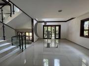 Casa para venda ou locação com 3 suítes na Roseira