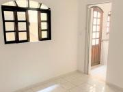 Casa para Venda por R$330.000,00 com 2 dormitórios, 1...
