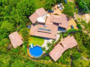 Casa para venda possui 2644 metros quadrados com 8...