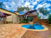 Casa para Venda/Aluguel com 3 quartos, 243 m² por R$...