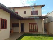 Casa para Venda/Aluguel com 3 quartos, 270 m² por R$...